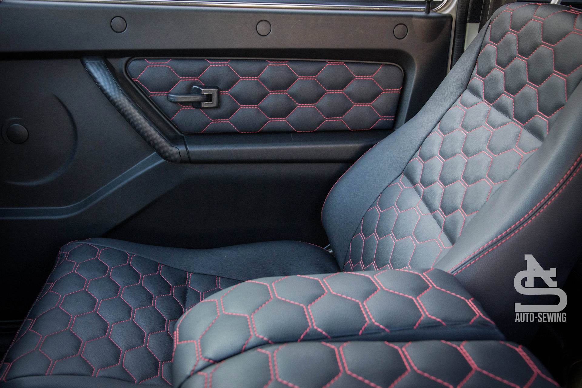 Lexus GX 470 – перетяжка сидений, аквапринт пластика и полная химчистка салона.